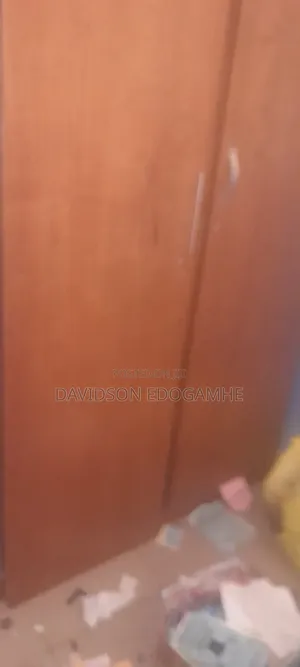 Well Maintained, Wardrobe