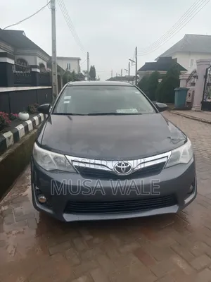 Toyota Camry LE 4dr Sedan w/Prod. End 11/13 (2.5L 4cyl 6A) 2014 Gray