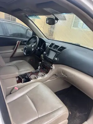 Toyota Highlander Limited 2011 White