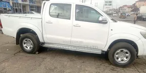Toyota Hilux 2011 White