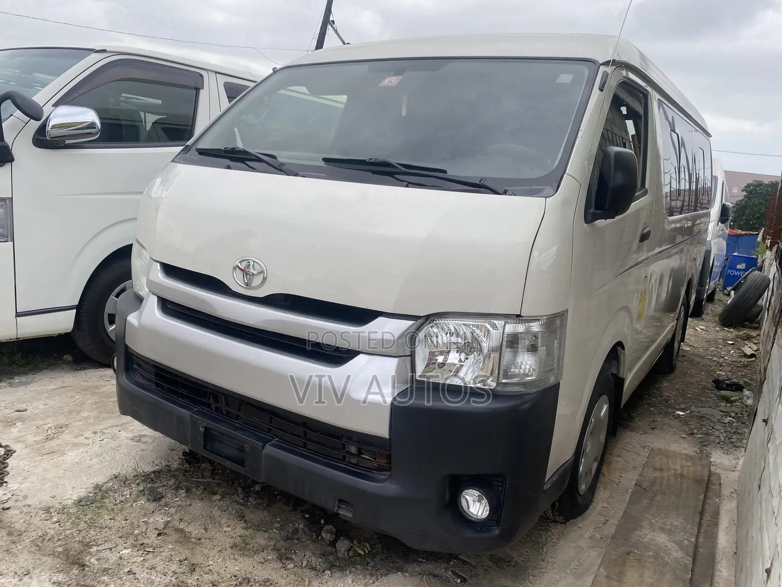 Toyota HiAce 2015 White