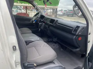 Toyota HiAce 2015 White