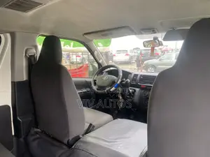 Toyota HiAce 2015 White
