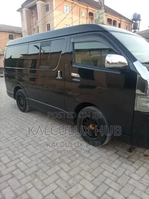 Executive Seater Hummer Bus for Hire
