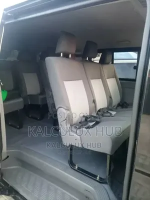 Executive Seater Hummer Bus for Hire