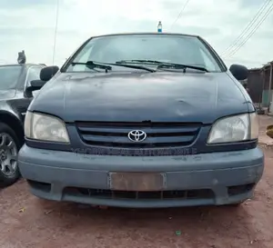 Toyota Sienna LE 2002 Blue