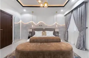 Luxurious 2 Bedroom Apartment Shortlet