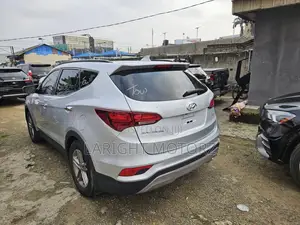 Hyundai Santa Fe SE AWD 2018 Silver