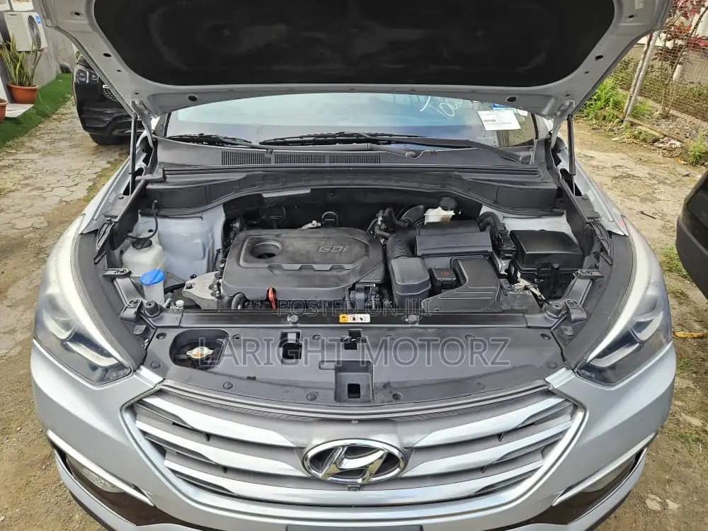 Hyundai Santa Fe SE AWD 2018 Silver