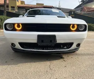 Dodge Challenger SXT RWD 2018 White