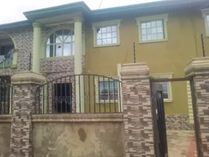 3bdrm Block of Flats in Oluyole Estate for rent