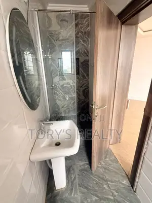 3bdrm Apartment in Lekki Phase 1 for rent