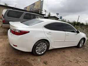 Lexus ES 350 FWD 2014 White