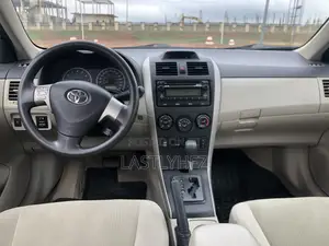 Toyota Corolla LE 4dr Sedan (1.8L 4cyl 4A) 2012 Gold