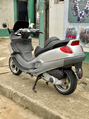 Piaggio Scooter 2015 Gray