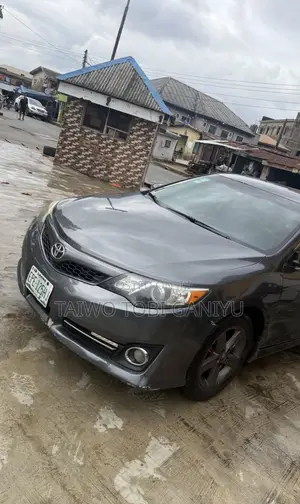 Toyota Camry SE 4dr Sedan (2.5L 4cyl 6A) 2014 Gray
