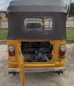 Bus 2022 Yellow