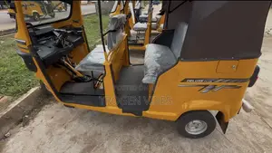Bus 2022 Yellow