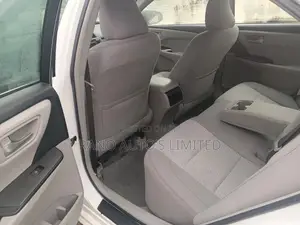 Toyota Camry LE 4dr Sedan (2.5L 4cyl 6A) 2016 White