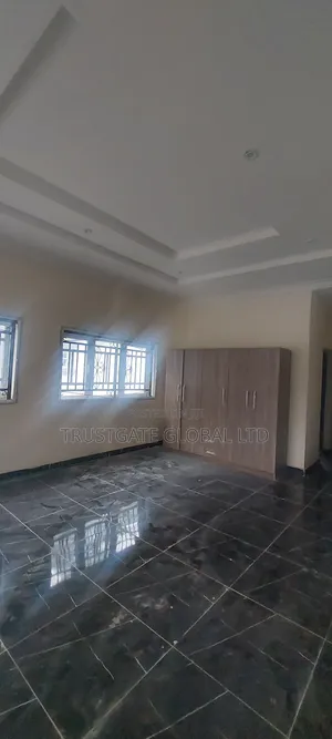 3bdrm Apartment in Police Service, Idu Industrial for rent
