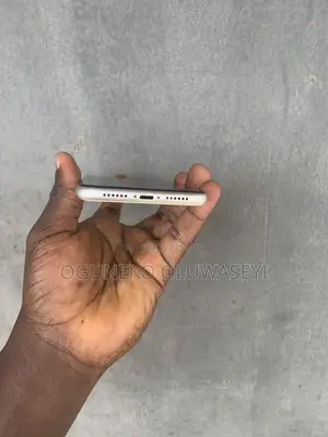 Apple iPhone XR 64 GB White