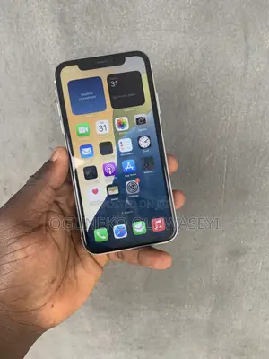 Apple iPhone XR 64 GB White