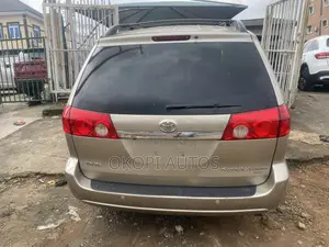 Toyota Sienna 2008 Gold