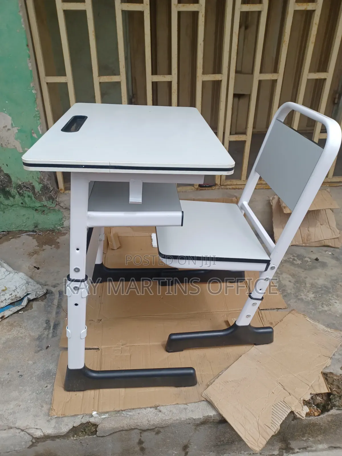 A Unique Quality Student Chair and Table