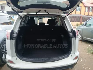 Toyota RAV4 2017 White