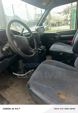 Chevrolet MW 2003 Off white