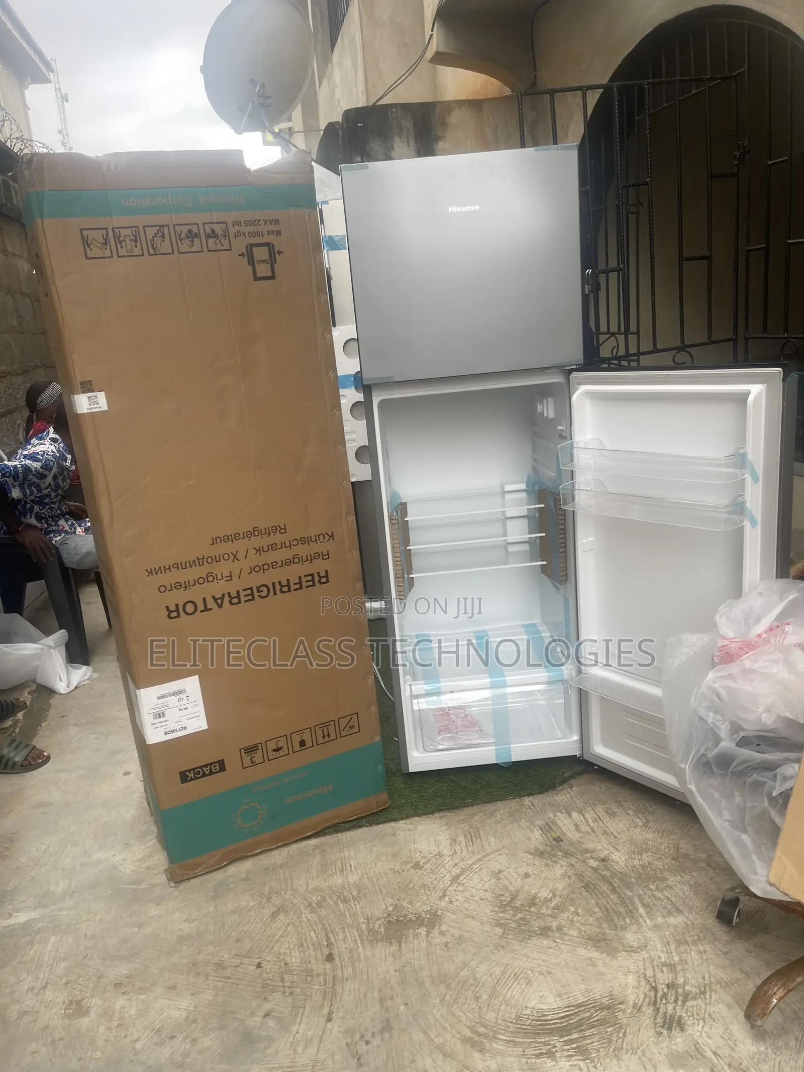 Hisense Double Door Refrigerator 306L