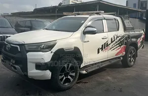 Toyota Hilux 2018 Silver