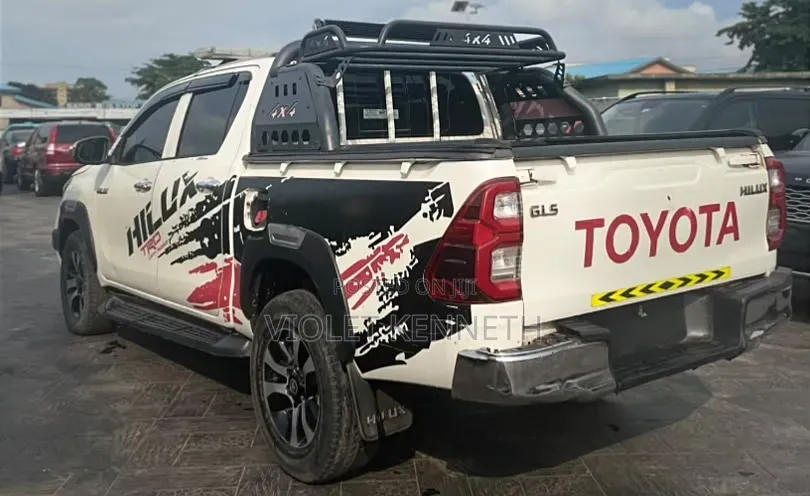 Toyota Hilux 2018 Silver