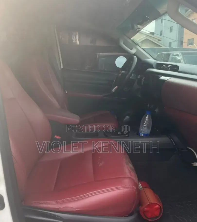 Toyota Hilux 2018 Silver