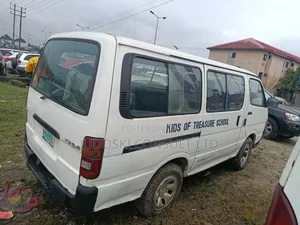 Toyota HiAce 2010 White