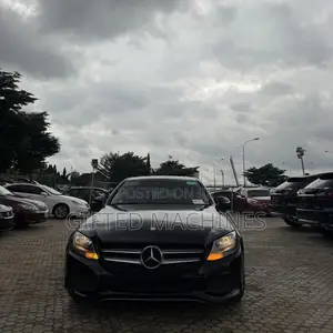 Mercedes-Benz C300 2016 Black