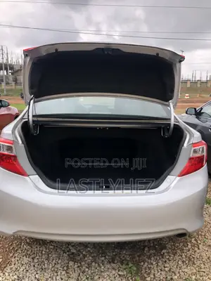 Toyota Camry SE 4dr Sedan (2.5L 4cyl 6A) 2012 Silver