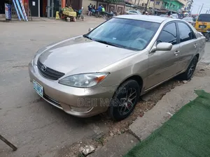 Toyota Camry 2004 Gold