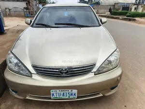 Toyota Camry 2005 Gold