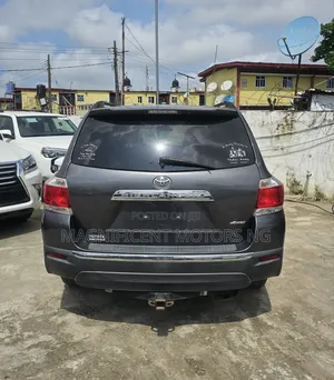 Toyota Highlander SE 2011 Gray