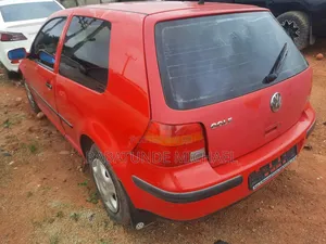 Volkswagen Golf 2005 Red