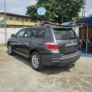 Toyota Highlander SE 2011 Gray