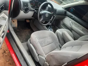 Volkswagen Golf 2005 Red