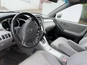 Toyota Highlander V6 AWD 2004 White