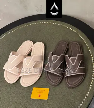 High Quality Luxury LV Slippers Fully Boxed