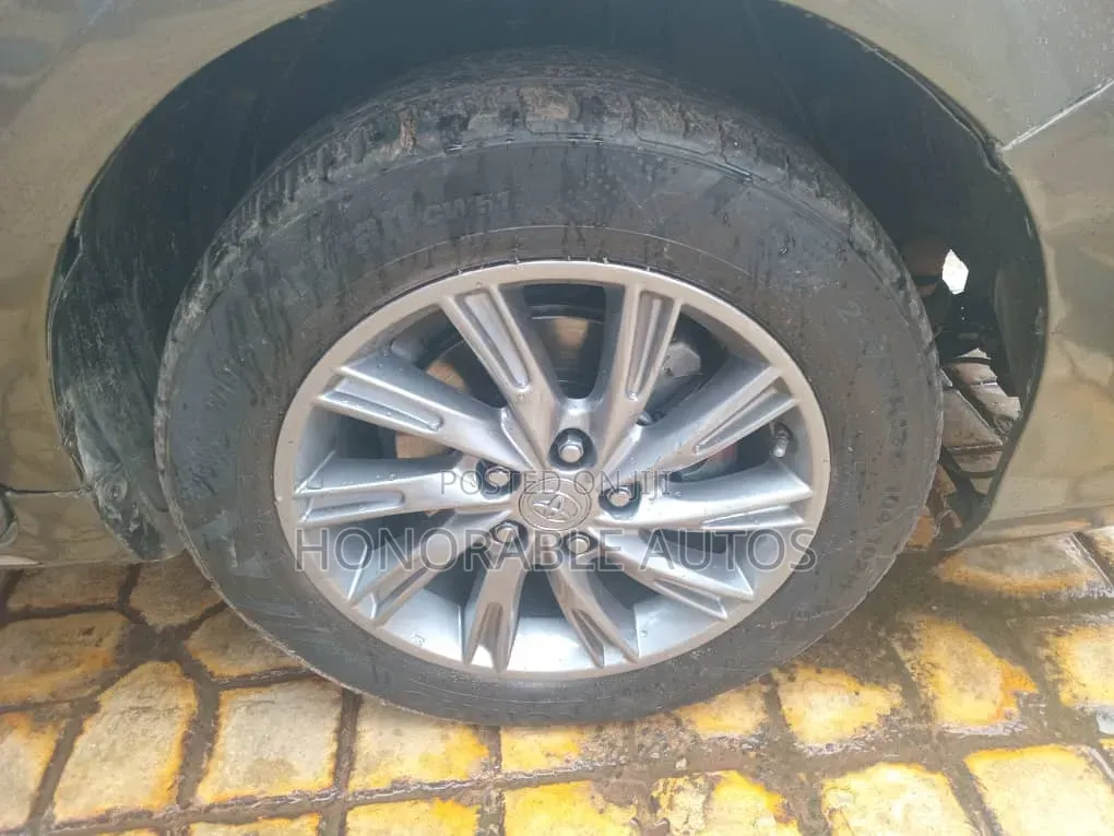 Toyota Camry 2012 Gray