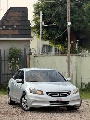 Honda Accord 2011 Silver