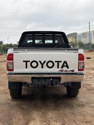 Toyota Hilux 2.7 VVT-i 4X4 SRX 2010 White