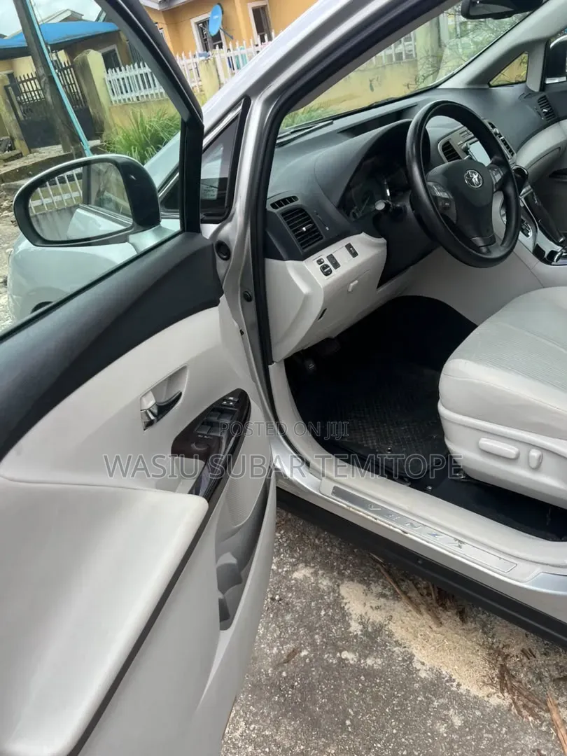 Toyota Venza 2009 Silver