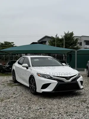 Toyota Camry SE FWD (2.5L 4cyl 8AM) 2018 White